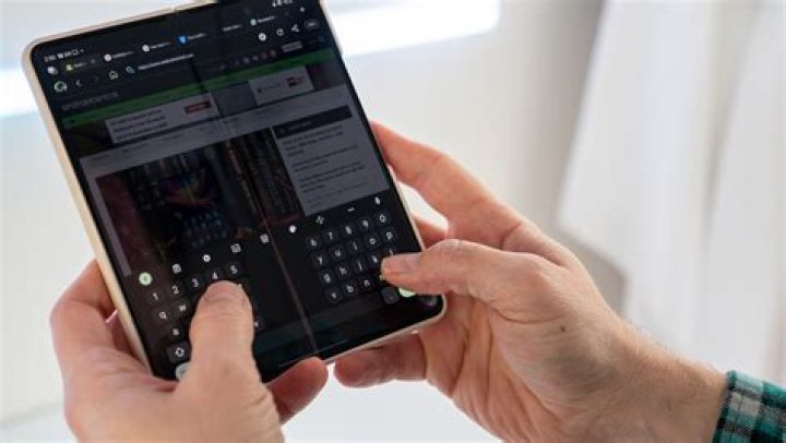 android smartphone with keyboard Archives