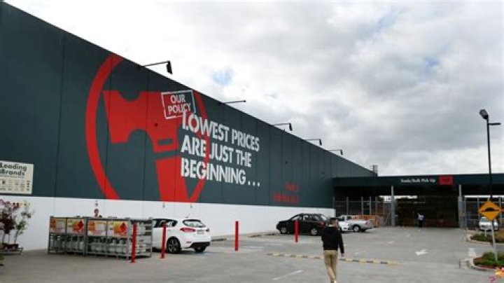 Bunnings slashes senior management roles