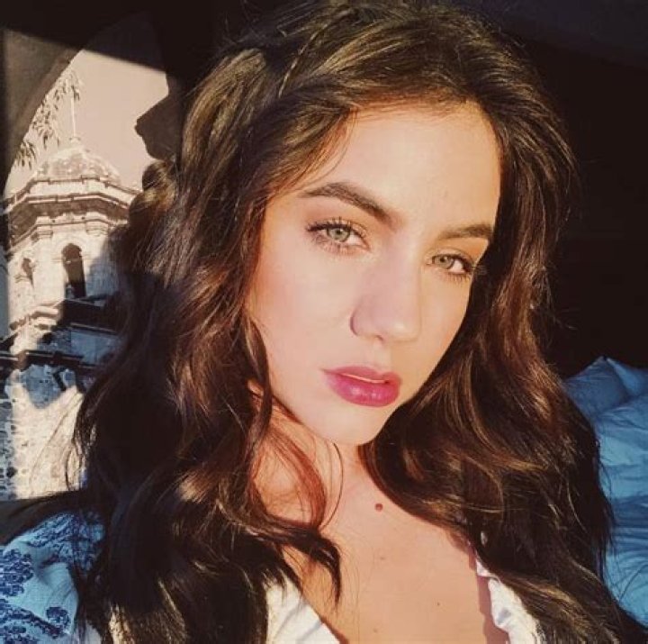 Ela Velden Biography