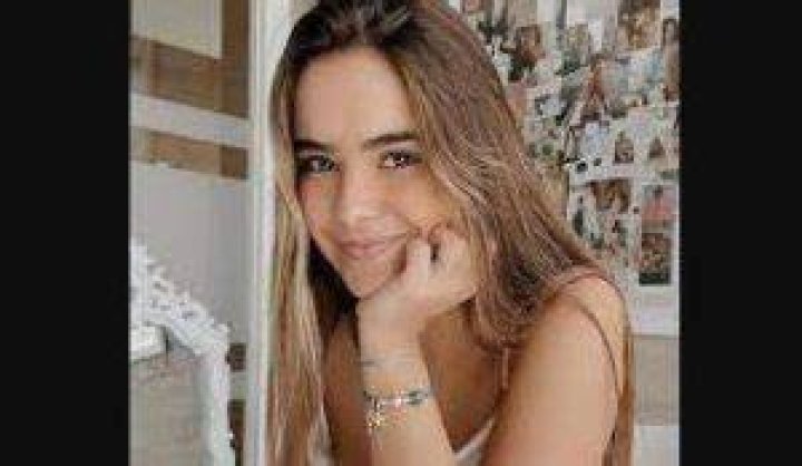 Estefi Merelles Biography