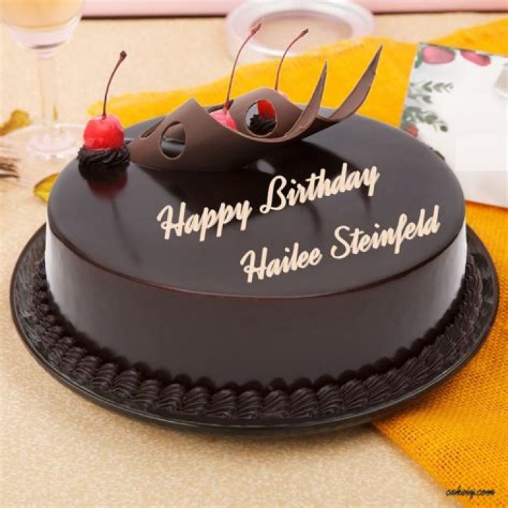 Happy birthday, Hailee Steinfeld! | HELLO!