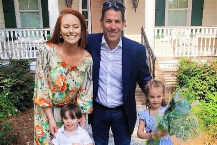 How many kids does Kathryn Dennis have?