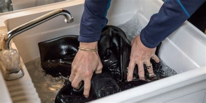 how to clean a wetsuit?