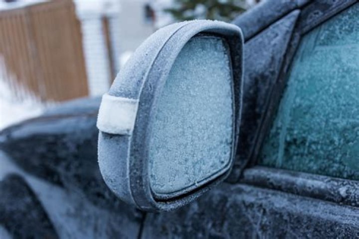 how to defrost mirrors on car?