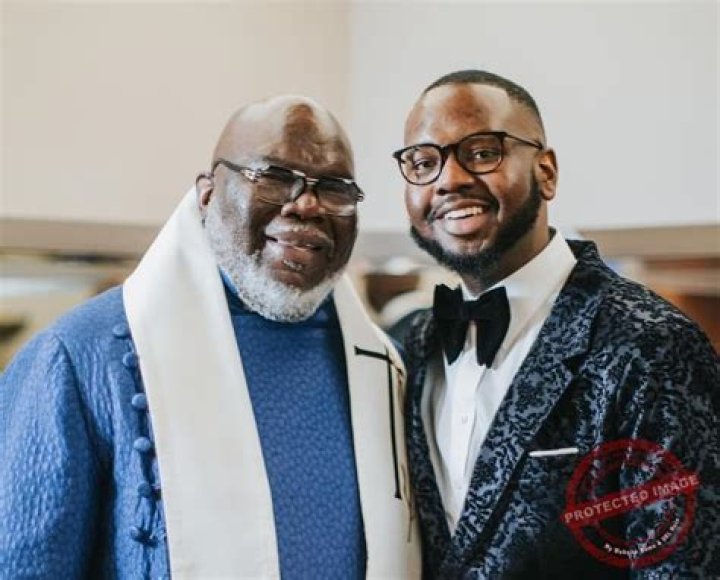 Is Maxwell Gay? Age, Height, Net Worth