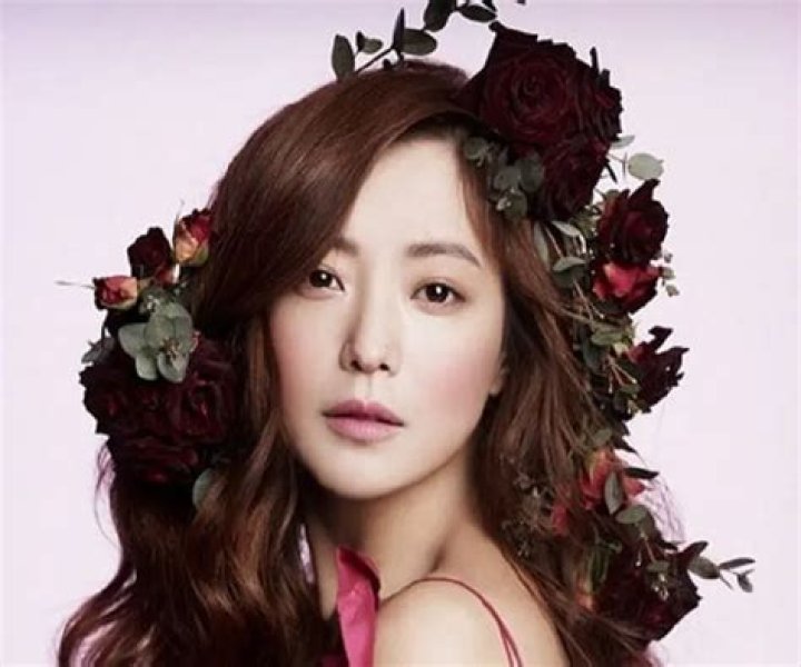 Kim Hee-sun Biography