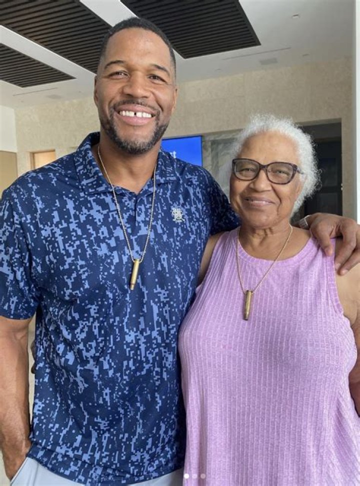 Michael Strahan’s Mom Once Got a Stunning Makeover Which Left Her Barely Recognizable