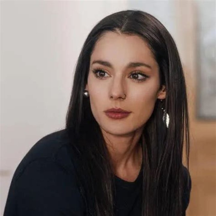 Oka Giner Biography