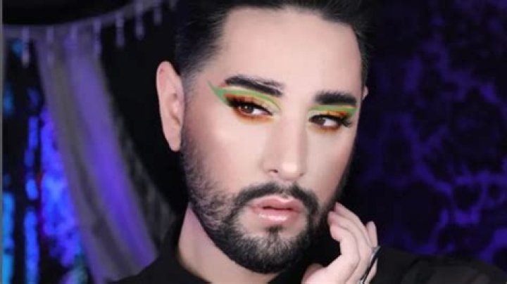 Who is YouTuber Robert Welsh?